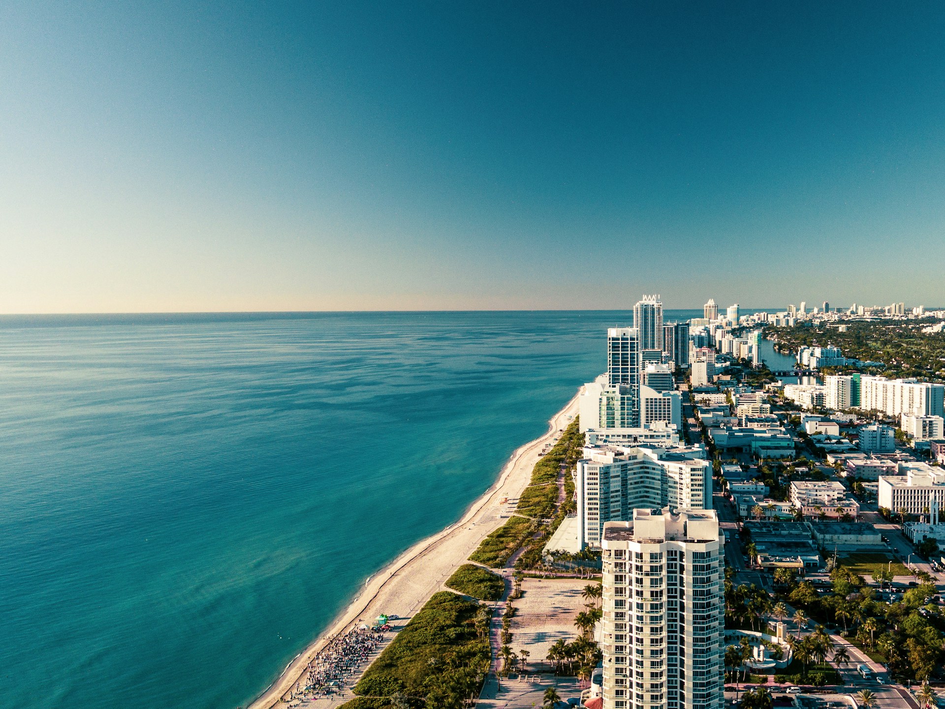 Miami Yacht Rental: Tips, Routes, and Vacation Ideas